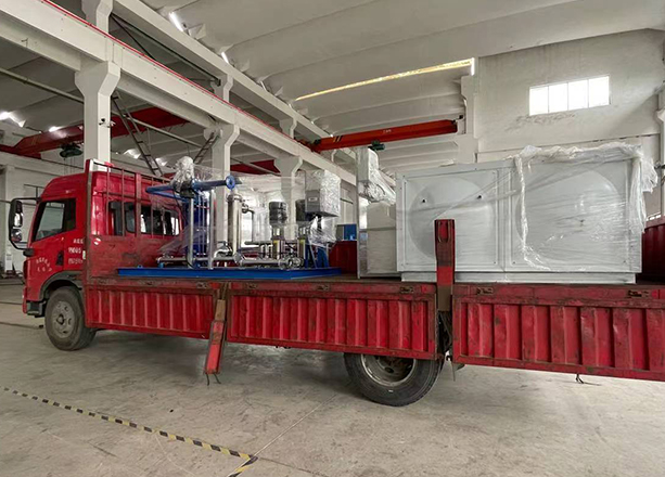 江蘇無錫再發(fā)一車！板式換熱機組+不銹鋼水箱+全自動加藥裝置