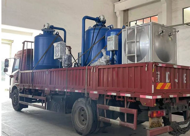 江蘇金壇整車直達(dá)石英砂過濾器2套和定壓補(bǔ)水機(jī)組1套