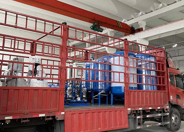 上海專車直達定壓補水機組3套，全自動加藥裝置3套，緩沖罐3個