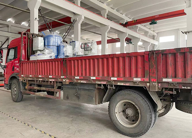 江蘇靖江發(fā)貨定壓補(bǔ)水機(jī)組+全自動軟水器+旁流水處理器+全自動加藥裝置